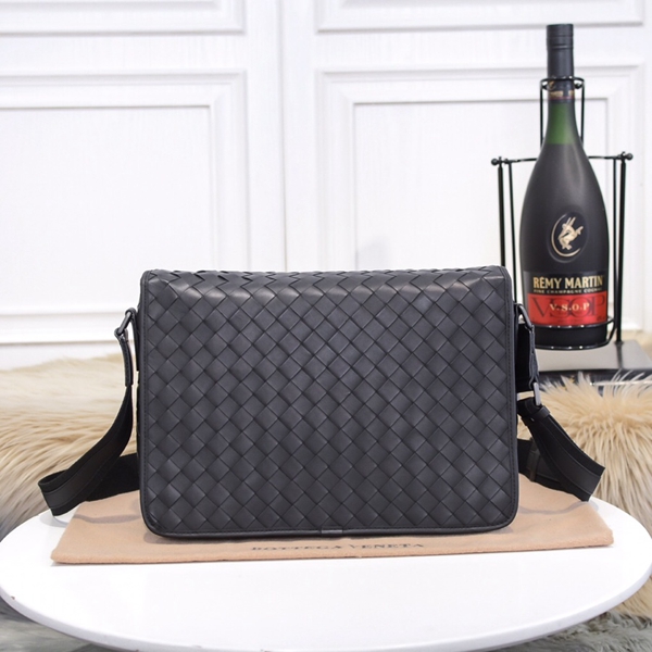 ボッテガヴェネタバッグ背面デザイン